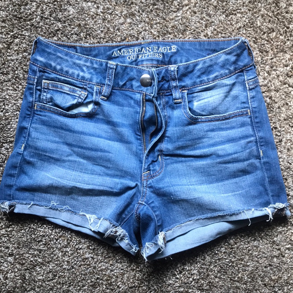 🌻American Eagle Distressed Jean shorts